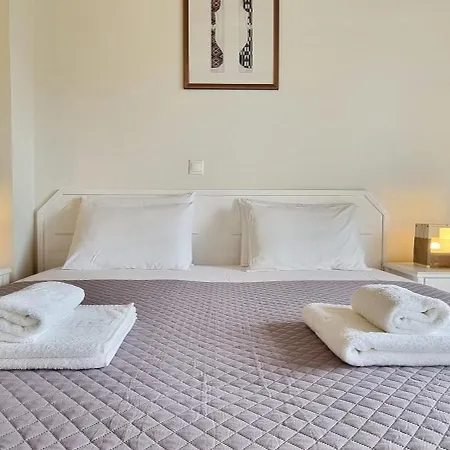 White Apart Otel Polychrono