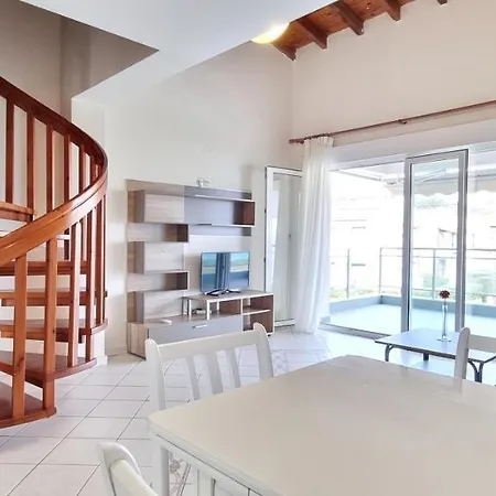 White Aparthotel